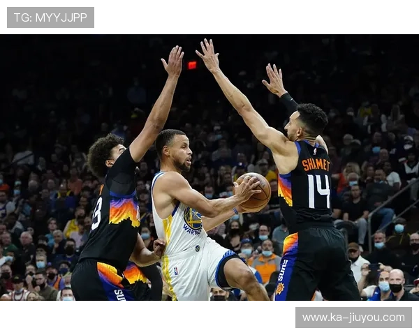 勇士胜太阳，穆迪贡献24分，库里带领球队战胜布克38分的孤军奋战